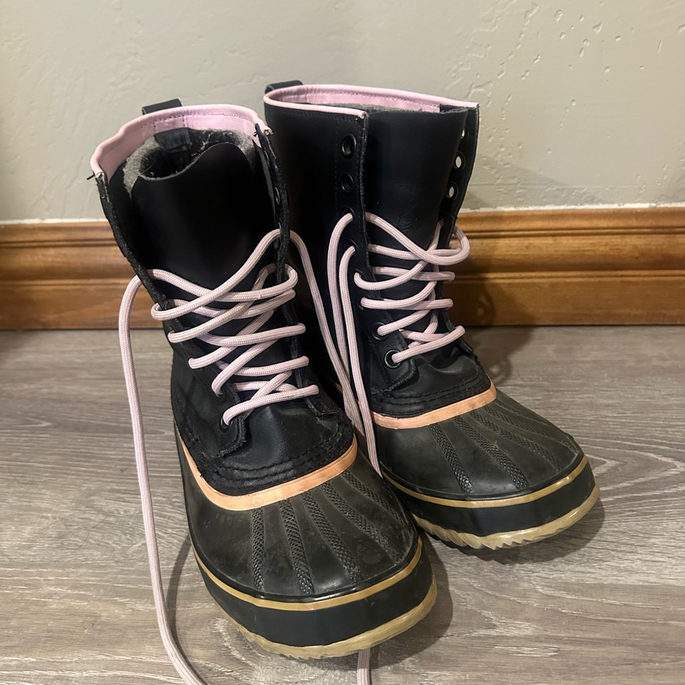 Sorel women’s boots size 8